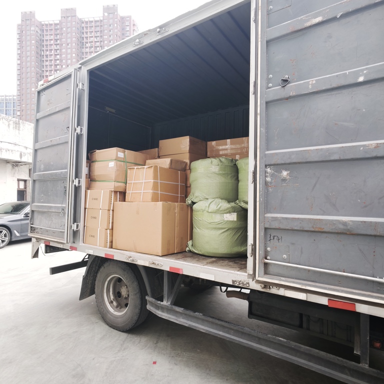 De roestvrijstalen verdeelkasten van Ouyue Electric zijn in bulk naar Israël verscheept: van de fabriek naar de haven van Ningbo, wat krachtige ondersteuning biedt voor overzeese laadpaalprojecten